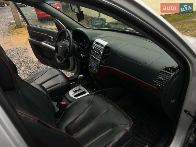 Серый Хендай Санта Фе, объемом двигателя 2.19 л и пробегом 280 тыс. км за 9500 $, фото 3 на Automoto.ua