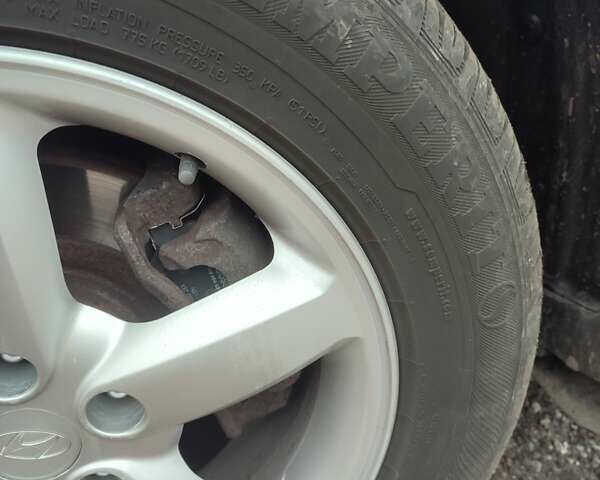 Серый Хендай Санта Фе, объемом двигателя 2.2 л и пробегом 198 тыс. км за 9700 $, фото 22 на Automoto.ua