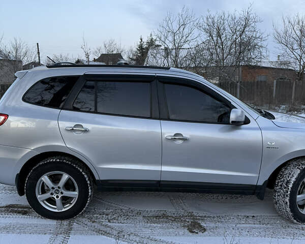Серый Хендай Санта Фе, объемом двигателя 2.2 л и пробегом 283 тыс. км за 9200 $, фото 2 на Automoto.ua