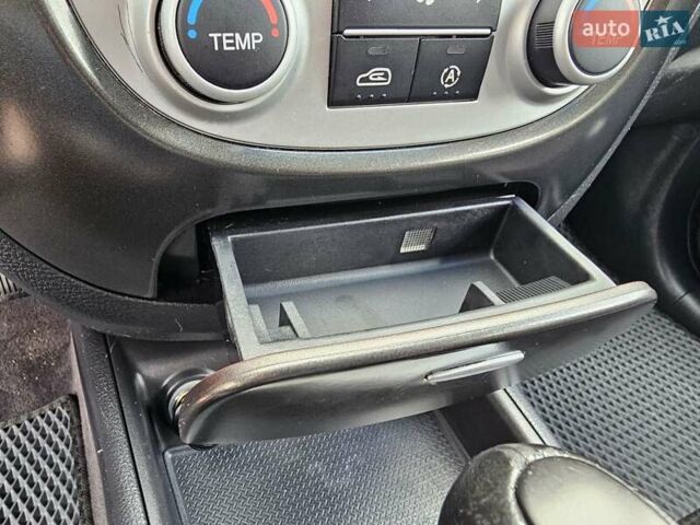 Сірий Хендай Санта Фе, об'ємом двигуна 2.2 л та пробігом 210 тис. км за 9950 $, фото 130 на Automoto.ua