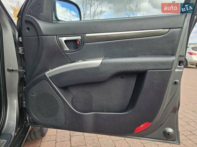 Серый Хендай Санта Фе, объемом двигателя 2.2 л и пробегом 210 тыс. км за 9750 $, фото 126 на Automoto.ua