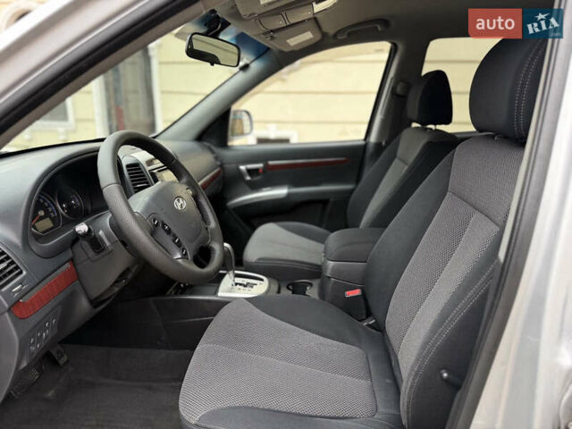 Сірий Хендай Санта Фе, об'ємом двигуна 2.2 л та пробігом 235 тис. км за 10700 $, фото 13 на Automoto.ua