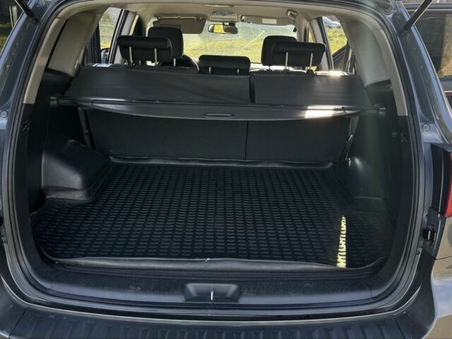 Серый Хендай Санта Фе, объемом двигателя 2.2 л и пробегом 207 тыс. км за 9000 $, фото 3 на Automoto.ua