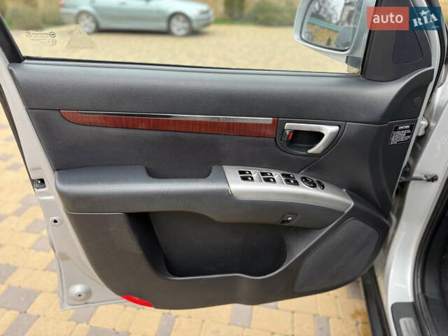 Сірий Хендай Санта Фе, об'ємом двигуна 2.2 л та пробігом 235 тис. км за 10700 $, фото 12 на Automoto.ua