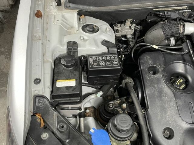 Серый Хендай Санта Фе, объемом двигателя 2.2 л и пробегом 280 тыс. км за 6700 $, фото 20 на Automoto.ua