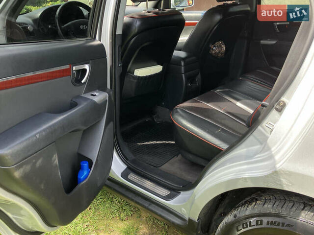 Серый Хендай Санта Фе, объемом двигателя 2.2 л и пробегом 262 тыс. км за 9800 $, фото 9 на Automoto.ua