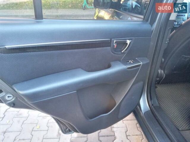 Сірий Хендай Санта Фе, об'ємом двигуна 2.2 л та пробігом 230 тис. км за 9450 $, фото 31 на Automoto.ua