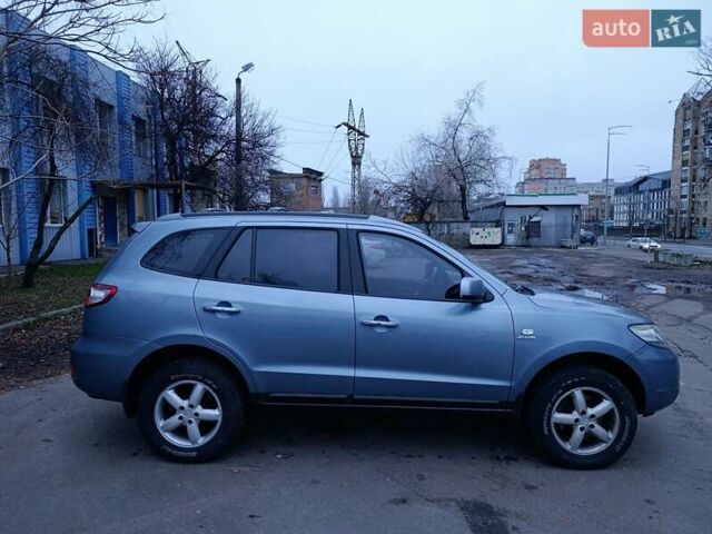 Серый Хендай Санта Фе, объемом двигателя 2.2 л и пробегом 215 тыс. км за 9000 $, фото 3 на Automoto.ua