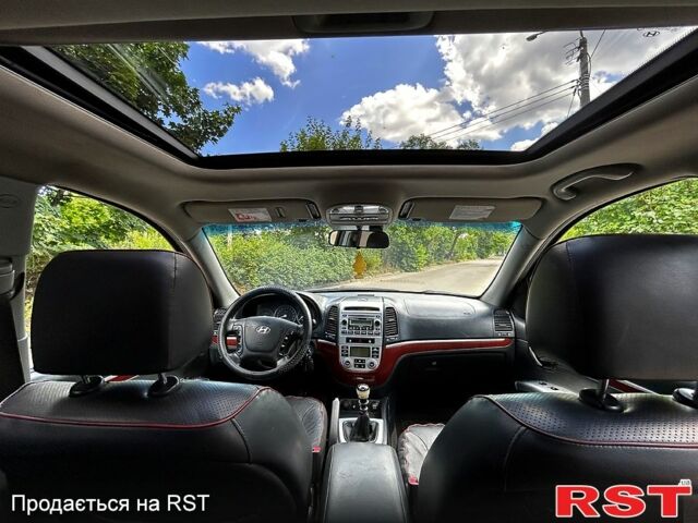 Серый Хендай Санта Фе, объемом двигателя 2.2 л и пробегом 300 тыс. км за 4600 $, фото 6 на Automoto.ua