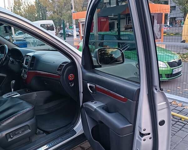 Серый Хендай Санта Фе, объемом двигателя 2.2 л и пробегом 202 тыс. км за 11000 $, фото 33 на Automoto.ua