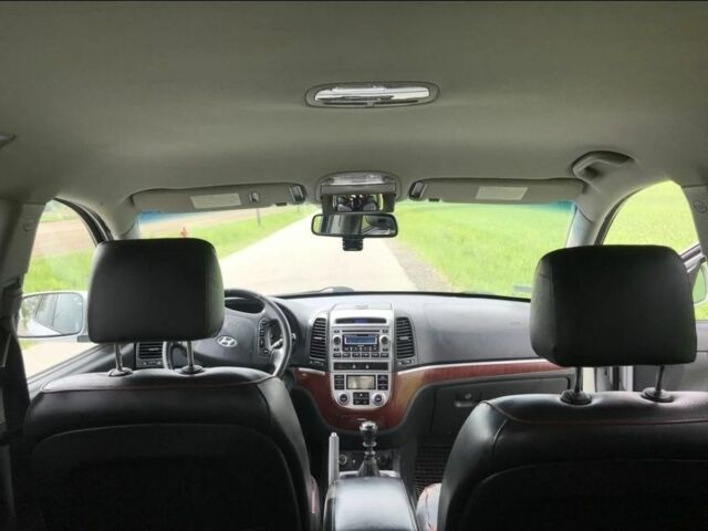 Серый Хендай Санта Фе, объемом двигателя 2.2 л и пробегом 235 тыс. км за 3454 $, фото 6 на Automoto.ua