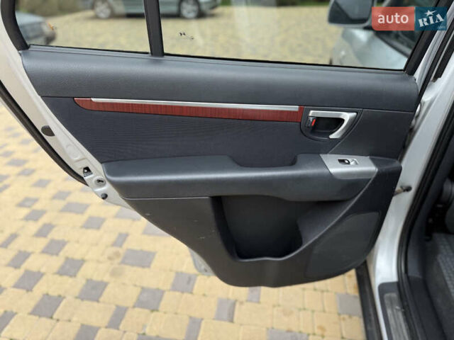 Сірий Хендай Санта Фе, об'ємом двигуна 2.2 л та пробігом 235 тис. км за 10700 $, фото 15 на Automoto.ua