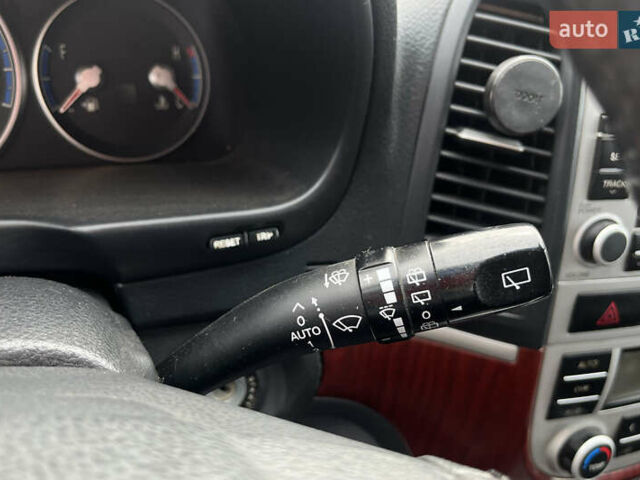Серый Хендай Санта Фе, объемом двигателя 2.66 л и пробегом 210 тыс. км за 9500 $, фото 21 на Automoto.ua