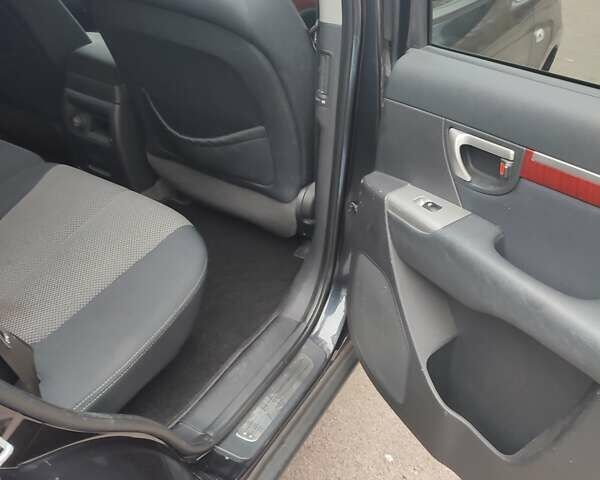 Серый Хендай Санта Фе, объемом двигателя 2.2 л и пробегом 198 тыс. км за 9700 $, фото 11 на Automoto.ua