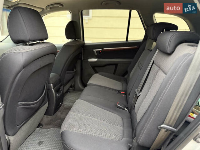 Сірий Хендай Санта Фе, об'ємом двигуна 2.2 л та пробігом 235 тис. км за 10700 $, фото 16 на Automoto.ua