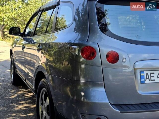 Серый Хендай Санта Фе, объемом двигателя 2.66 л и пробегом 172 тыс. км за 9500 $, фото 15 на Automoto.ua