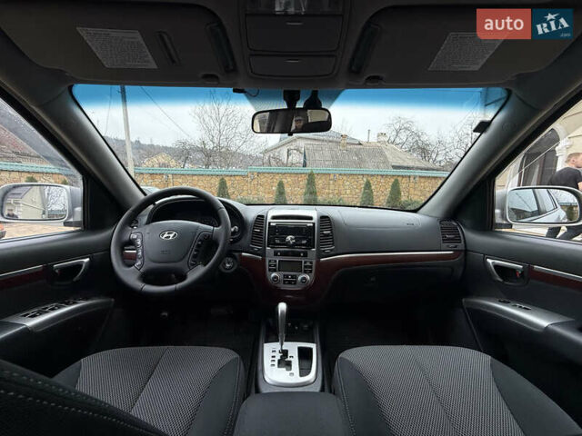 Сірий Хендай Санта Фе, об'ємом двигуна 2.2 л та пробігом 235 тис. км за 10700 $, фото 25 на Automoto.ua