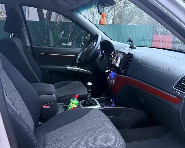 Серый Хендай Санта Фе, объемом двигателя 2.66 л и пробегом 140 тыс. км за 9200 $, фото 1 на Automoto.ua