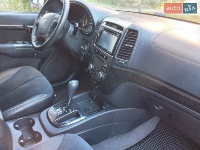 Сірий Хендай Санта Фе, об'ємом двигуна 2.2 л та пробігом 230 тис. км за 9450 $, фото 21 на Automoto.ua