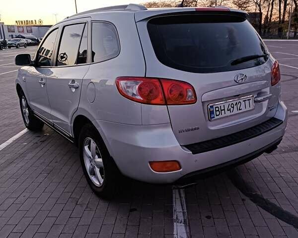 Серый Хендай Санта Фе, объемом двигателя 2.2 л и пробегом 202 тыс. км за 11000 $, фото 9 на Automoto.ua
