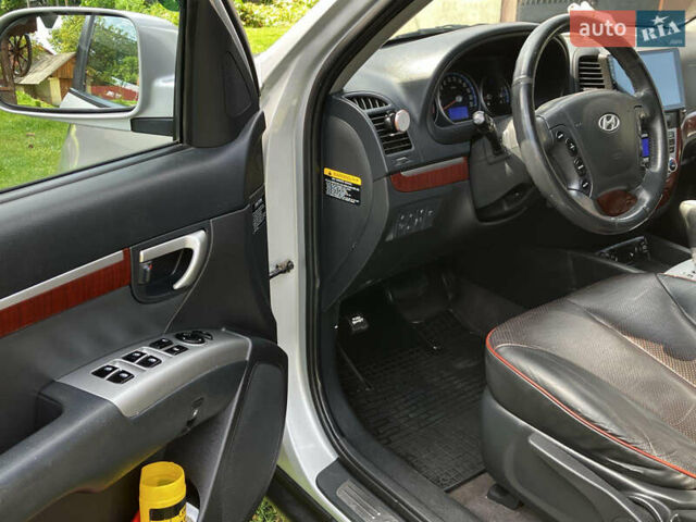 Серый Хендай Санта Фе, объемом двигателя 2.2 л и пробегом 262 тыс. км за 9800 $, фото 3 на Automoto.ua