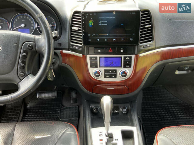 Серый Хендай Санта Фе, объемом двигателя 2.2 л и пробегом 262 тыс. км за 9800 $, фото 8 на Automoto.ua