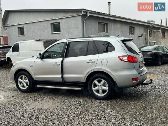 Серый Хендай Санта Фе, объемом двигателя 2.19 л и пробегом 280 тыс. км за 9500 $, фото 4 на Automoto.ua