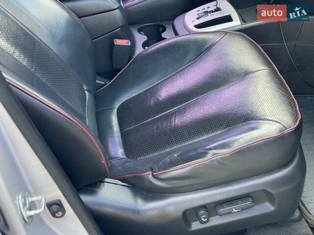 Серый Хендай Санта Фе, объемом двигателя 2.7 л и пробегом 329 тыс. км за 7999 $, фото 16 на Automoto.ua