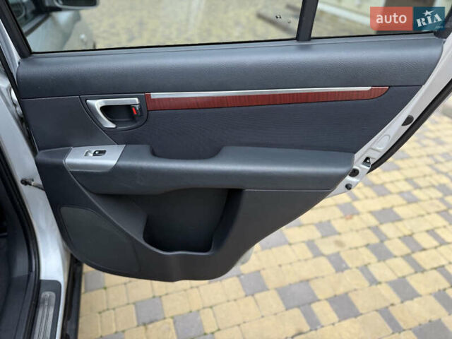Сірий Хендай Санта Фе, об'ємом двигуна 2.2 л та пробігом 235 тис. км за 10700 $, фото 18 на Automoto.ua