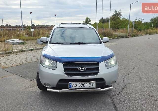 Серый Хендай Санта Фе, объемом двигателя 2.2 л и пробегом 232 тыс. км за 10900 $, фото 1 на Automoto.ua