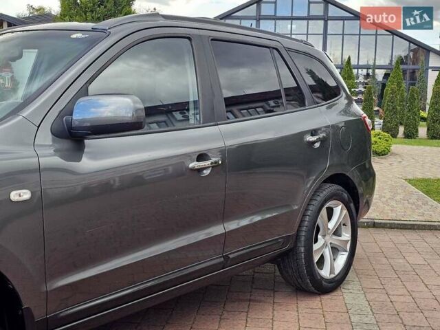 Сірий Хендай Санта Фе, об'ємом двигуна 2.2 л та пробігом 210 тис. км за 9950 $, фото 31 на Automoto.ua