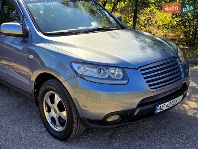 Серый Хендай Санта Фе, объемом двигателя 2.66 л и пробегом 172 тыс. км за 9500 $, фото 7 на Automoto.ua