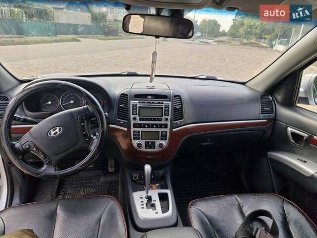Серый Хендай Санта Фе, объемом двигателя 2.19 л и пробегом 267 тыс. км за 9600 $, фото 5 на Automoto.ua