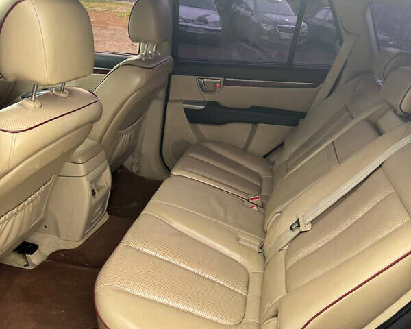 Серый Хендай Санта Фе, объемом двигателя 2.19 л и пробегом 265 тыс. км за 9900 $, фото 3 на Automoto.ua