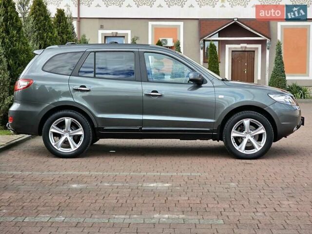 Серый Хендай Санта Фе, объемом двигателя 2.2 л и пробегом 210 тыс. км за 9750 $, фото 2 на Automoto.ua