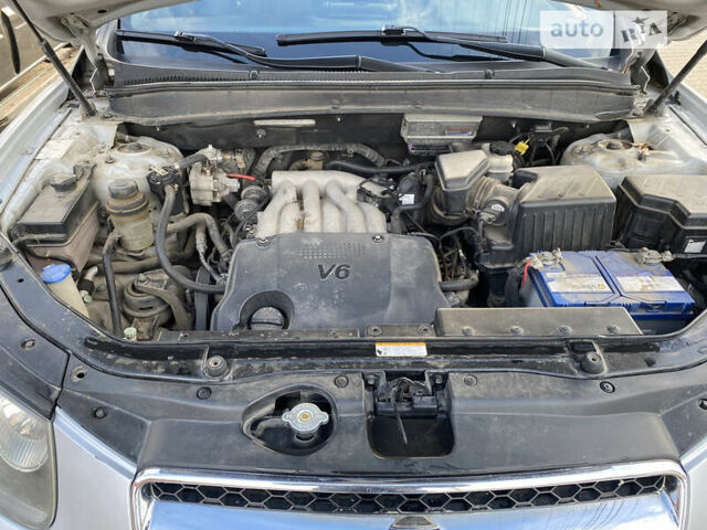 Серый Хендай Санта Фе, объемом двигателя 2.7 л и пробегом 212 тыс. км за 9200 $, фото 18 на Automoto.ua