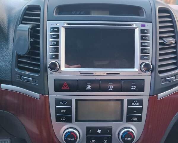 Серый Хендай Санта Фе, объемом двигателя 2.2 л и пробегом 202 тыс. км за 11000 $, фото 27 на Automoto.ua