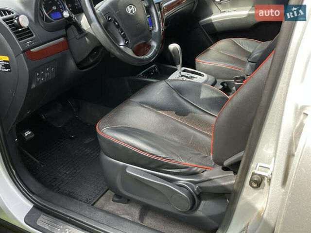 Серый Хендай Санта Фе, объемом двигателя 2.2 л и пробегом 262 тыс. км за 9800 $, фото 11 на Automoto.ua