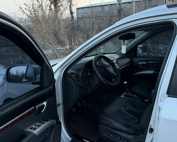 Серый Хендай Санта Фе, объемом двигателя 2.2 л и пробегом 283 тыс. км за 9200 $, фото 7 на Automoto.ua