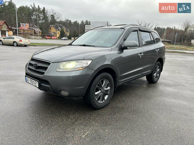 Серый Хендай Санта Фе, объемом двигателя 2.2 л и пробегом 308 тыс. км за 9600 $, фото 1 на Automoto.ua
