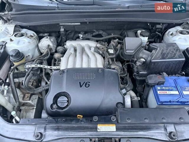 Серый Хендай Санта Фе, объемом двигателя 2.66 л и пробегом 140 тыс. км за 9200 $, фото 4 на Automoto.ua