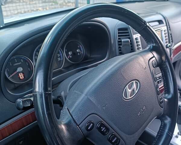 Серый Хендай Санта Фе, объемом двигателя 2.2 л и пробегом 202 тыс. км за 11000 $, фото 39 на Automoto.ua