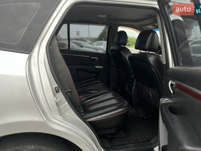 Серый Хендай Санта Фе, объемом двигателя 2.66 л и пробегом 210 тыс. км за 9500 $, фото 11 на Automoto.ua