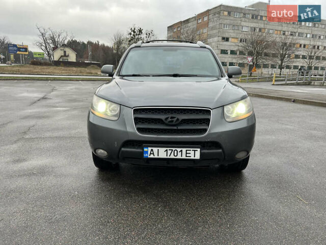Серый Хендай Санта Фе, объемом двигателя 2.2 л и пробегом 308 тыс. км за 9600 $, фото 3 на Automoto.ua