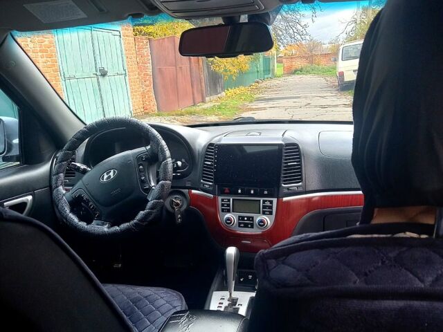 Серый Хендай Санта Фе, объемом двигателя 2.2 л и пробегом 200 тыс. км за 9400 $, фото 6 на Automoto.ua