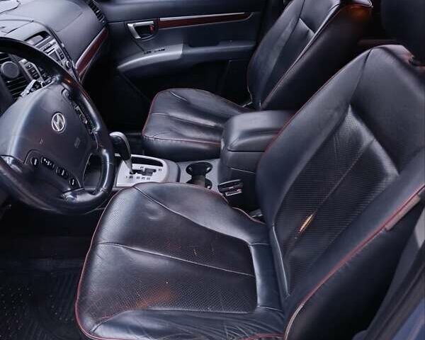 Серый Хендай Санта Фе, объемом двигателя 2.2 л и пробегом 215 тыс. км за 9000 $, фото 8 на Automoto.ua