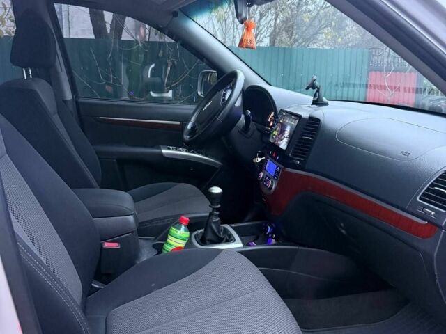 Серый Хендай Санта Фе, объемом двигателя 2.7 л и пробегом 140 тыс. км за 9200 $, фото 4 на Automoto.ua