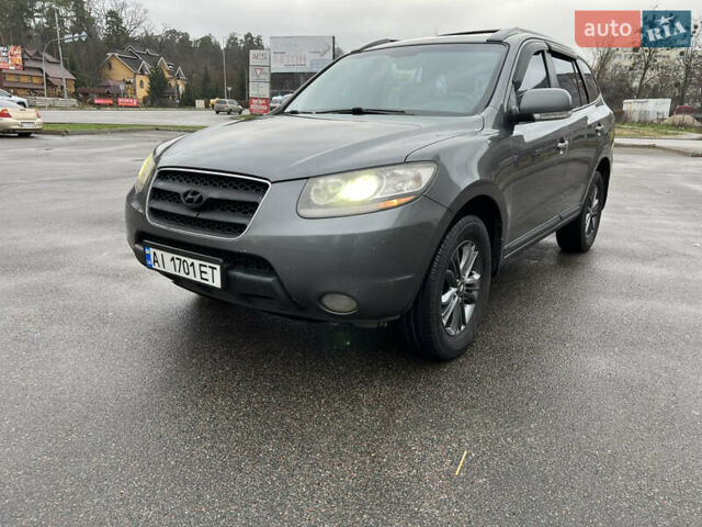Серый Хендай Санта Фе, объемом двигателя 2.2 л и пробегом 308 тыс. км за 9600 $, фото 2 на Automoto.ua