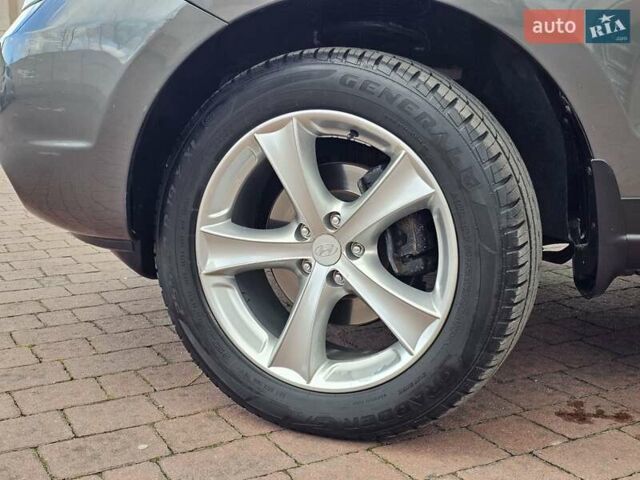 Серый Хендай Санта Фе, объемом двигателя 2.2 л и пробегом 210 тыс. км за 9750 $, фото 37 на Automoto.ua