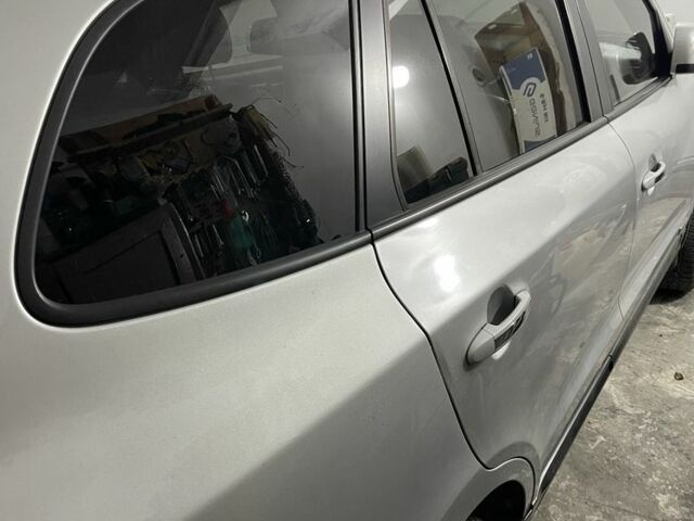 Серый Хендай Санта Фе, объемом двигателя 2.2 л и пробегом 280 тыс. км за 6700 $, фото 12 на Automoto.ua